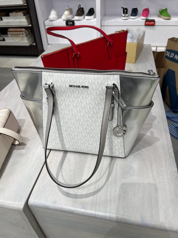 MK - Charlotte LG TZ Tote - silver